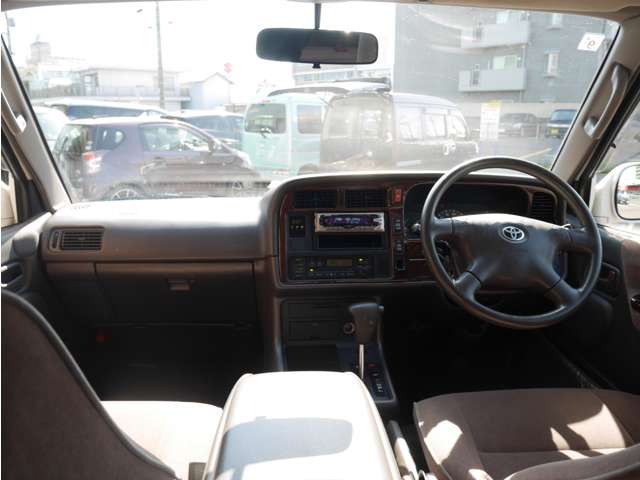 2001 Toyota Hiace – thumbnail 2