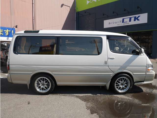 2001 Toyota Hiace – thumbnail 4