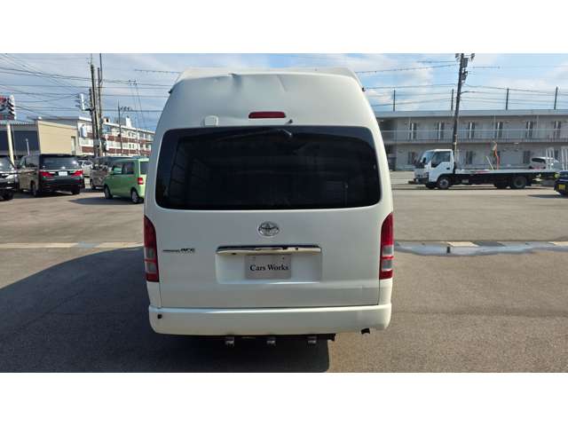 2010 Toyota Hiace – thumbnail 4