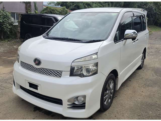 2011 Toyota Voxy – thumbnail 2