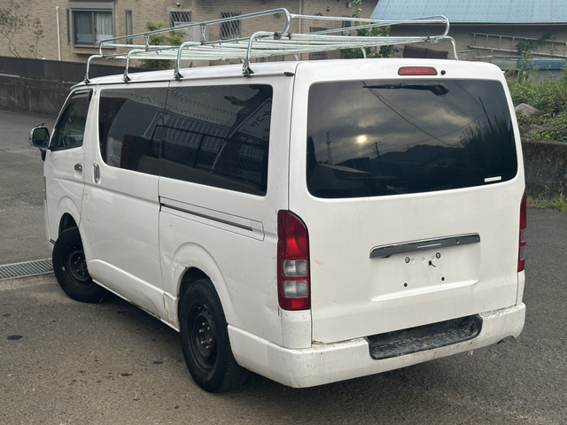 2010 Toyota Hiace – thumbnail 2