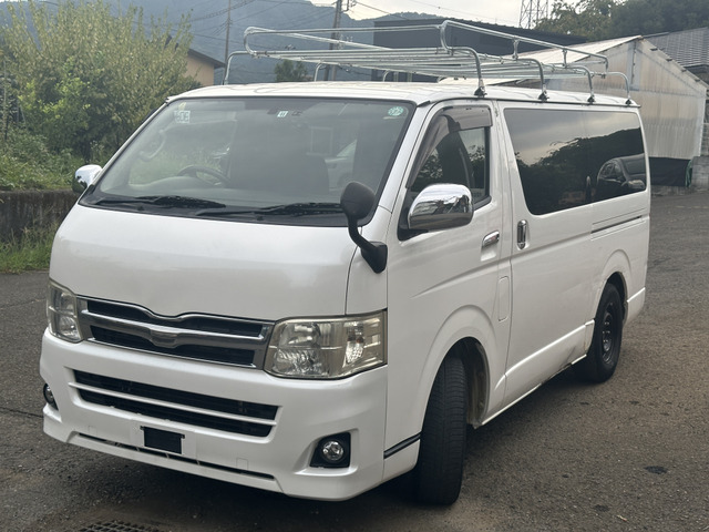 2010 Toyota Hiace – thumbnail 3