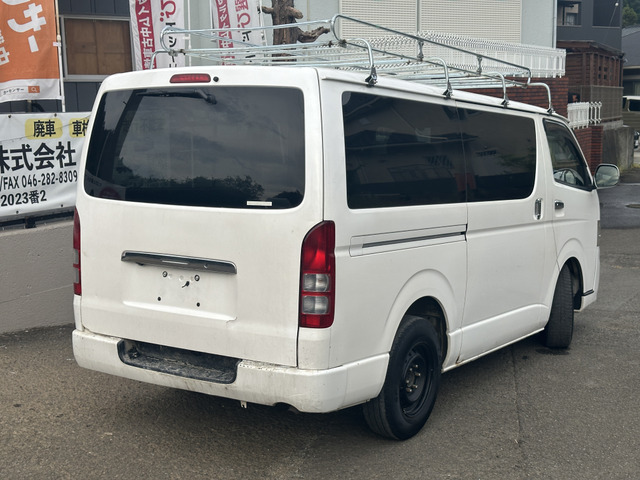 2010 Toyota Hiace – thumbnail 4