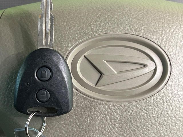 2010 Daihatsu Tanto – thumbnail 4
