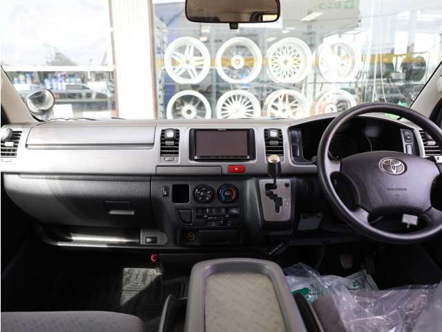 2008 Toyota Hiace – thumbnail 4