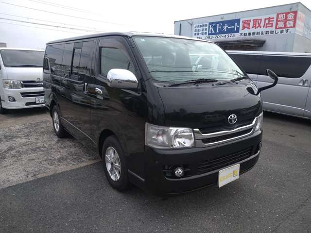 2009 Toyota Hiace – thumbnail 3