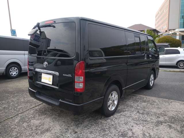 2009 Toyota Hiace – thumbnail 4