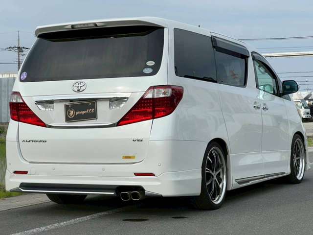 2009 Toyota Alphard – thumbnail 4