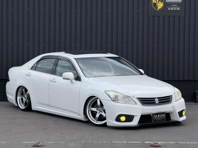 2008 Toyota Crown Royal – thumbnail 3