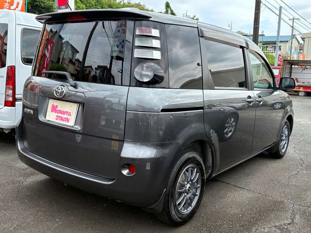 2009 Toyota Sienta – thumbnail 4
