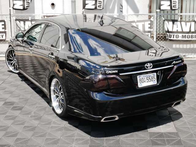 2010 Toyota Crown Athlete – thumbnail 3
