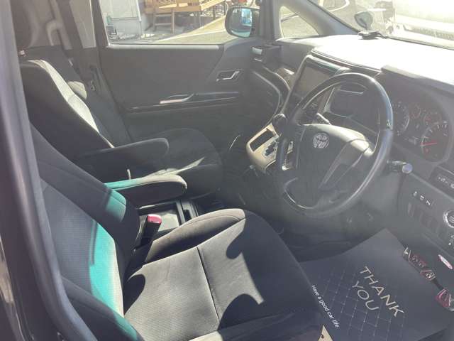 2010 Toyota Vellfire – thumbnail 4