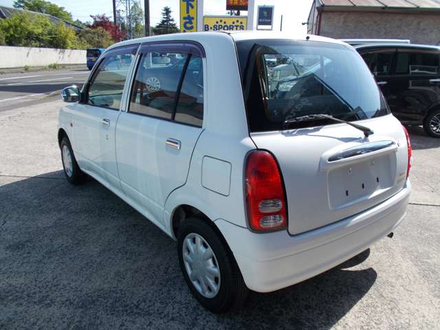 2001 Daihatsu Mira – thumbnail 3