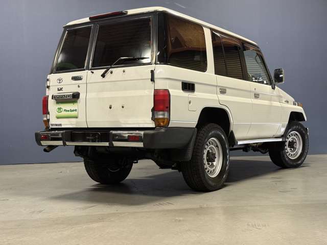 2000 Toyota Land Cruiser 70 – thumbnail 3