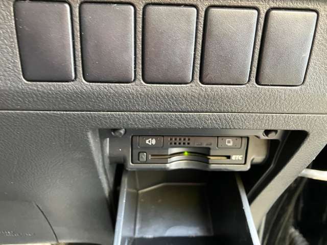2010 Toyota Vellfire – thumbnail 4