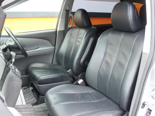 2010 Toyota Estima – thumbnail 4