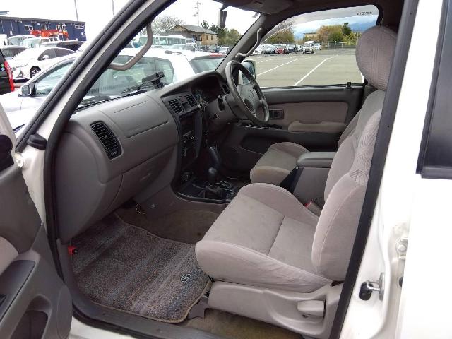 2001 Toyota Hilux Surf – thumbnail 3
