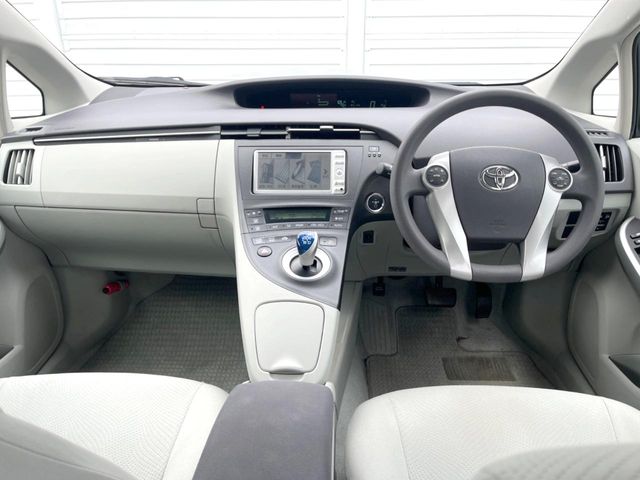 2010 Toyota Prius – thumbnail 2
