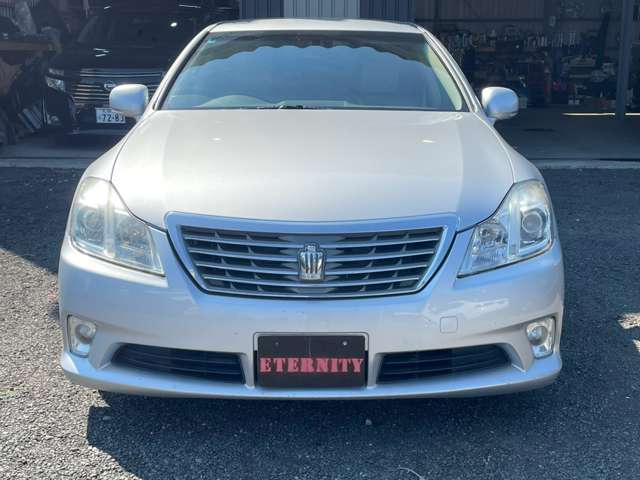 2010 Toyota Crown Royal – thumbnail 3