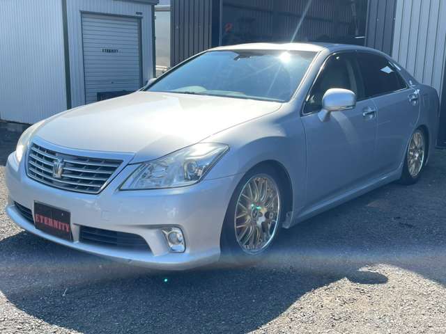 2010 Toyota Crown Royal – thumbnail 4