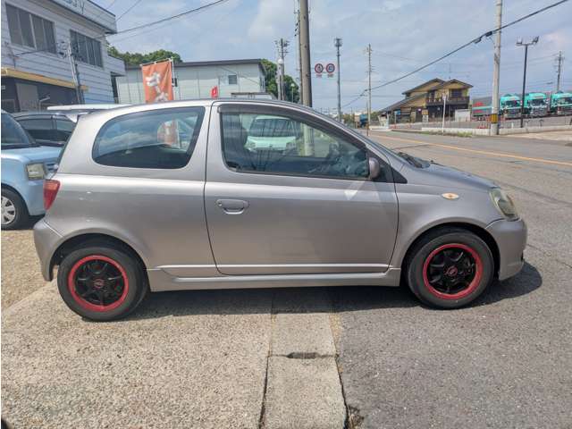 2001 Toyota Vitz – thumbnail 4