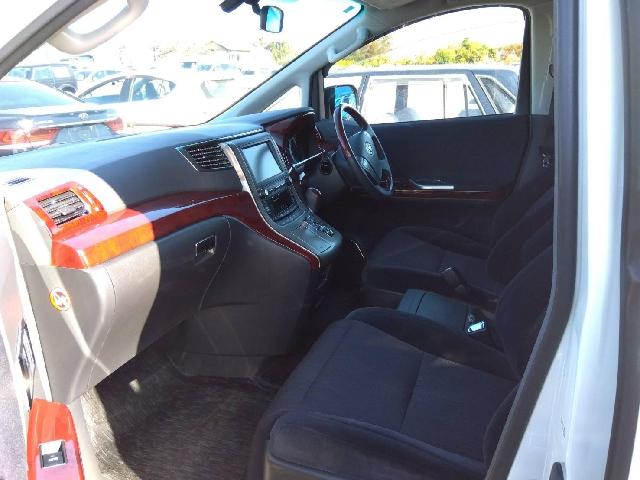 2010 Toyota Vellfire – thumbnail 3