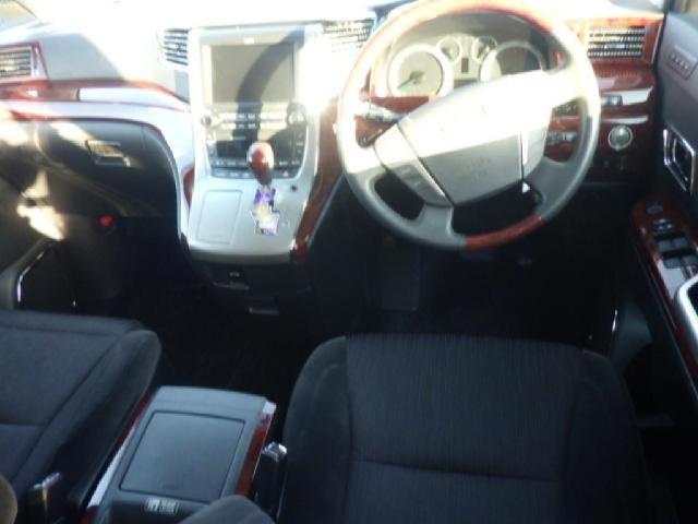 2010 Toyota Vellfire – thumbnail 4