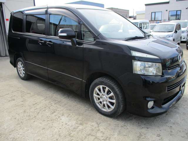 2009 Toyota Voxy – thumbnail 3