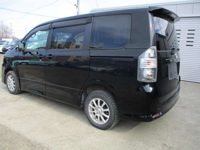 2009 Toyota Voxy – thumbnail 4