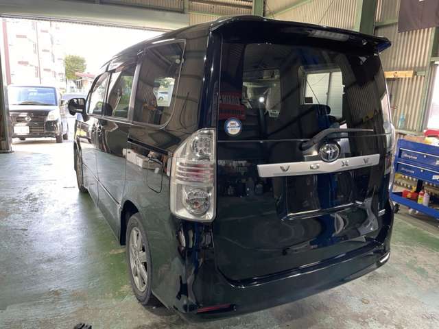2009 Toyota Voxy – thumbnail 4