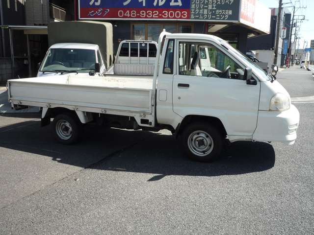 2004 Toyota TownAce Track – thumbnail 3