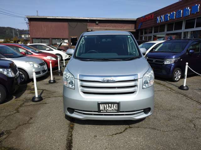 2009 Toyota Noah – thumbnail 2