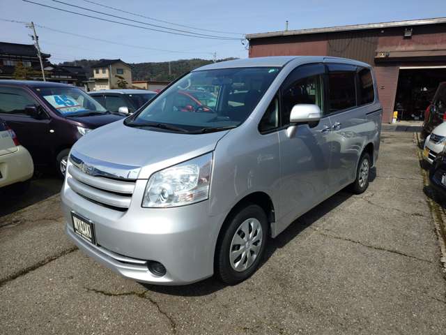 2009 Toyota Noah – thumbnail 3