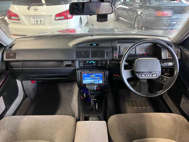 1990 Nissan Cima – thumbnail 3