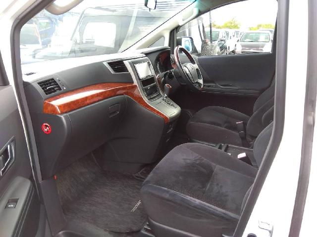 2010 Toyota Vellfire – thumbnail 3