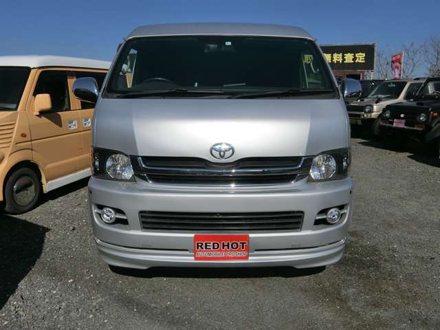 2009 Toyota Hiace – thumbnail 2