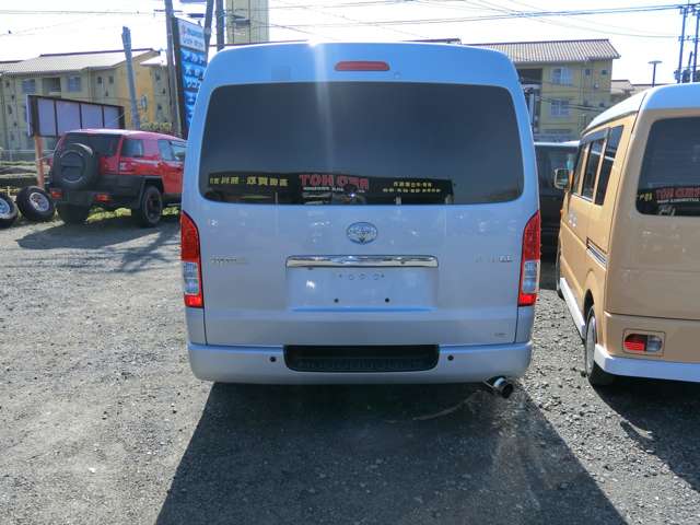 2009 Toyota Hiace – thumbnail 3