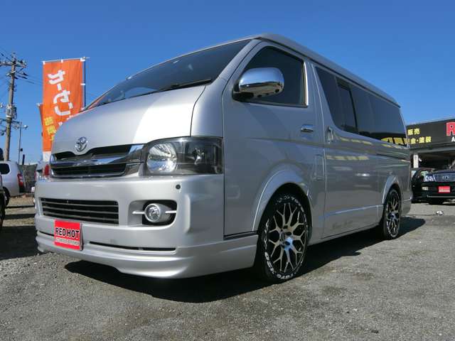 2009 Toyota Hiace – thumbnail 4