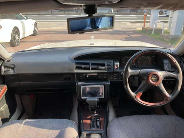 1991 Nissan Cima – thumbnail 3