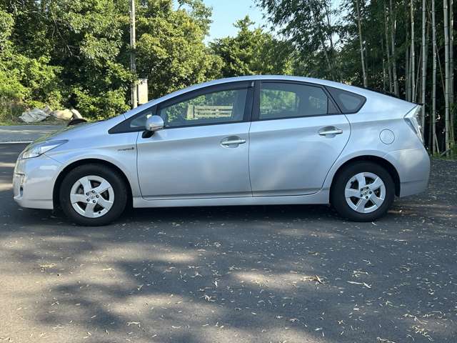 2010 Toyota Prius – thumbnail 2