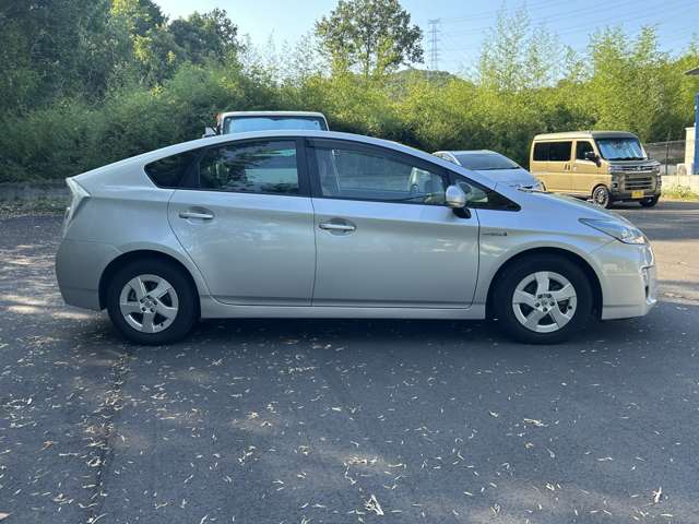 2010 Toyota Prius – thumbnail 3