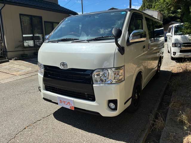 2010 Toyota Hiace – thumbnail 3