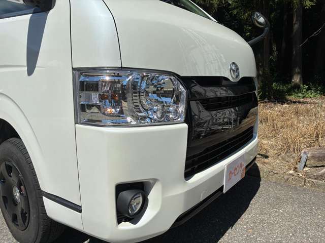 2010 Toyota Hiace – thumbnail 4