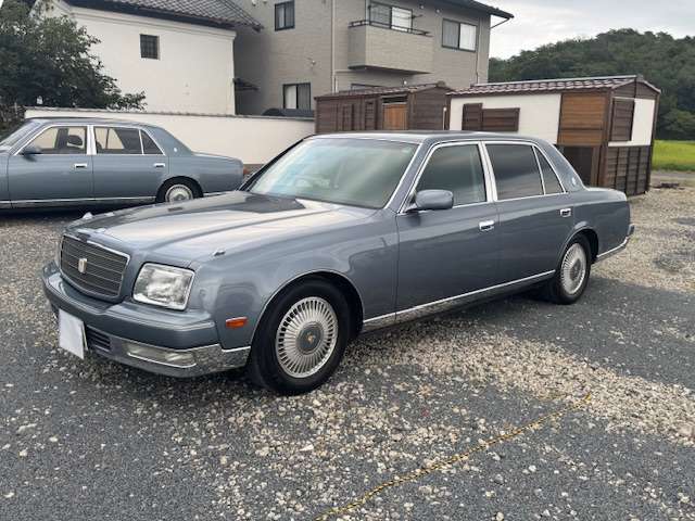 2002 Toyota Century – thumbnail 3