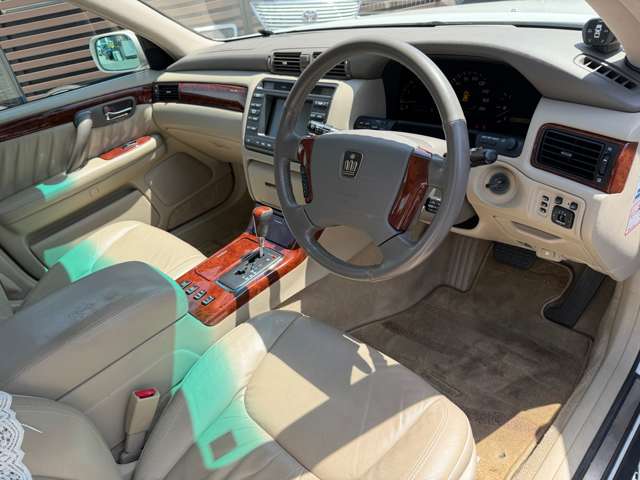 2003 Toyota Crown Majesta – thumbnail 4