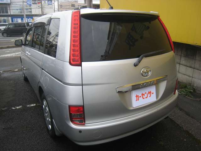 2006 Toyota Isis – thumbnail 3