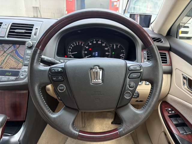 2008 Toyota Crown Royal – thumbnail 3