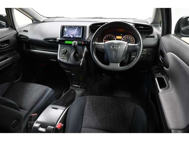 2010 Toyota Wish – thumbnail 4