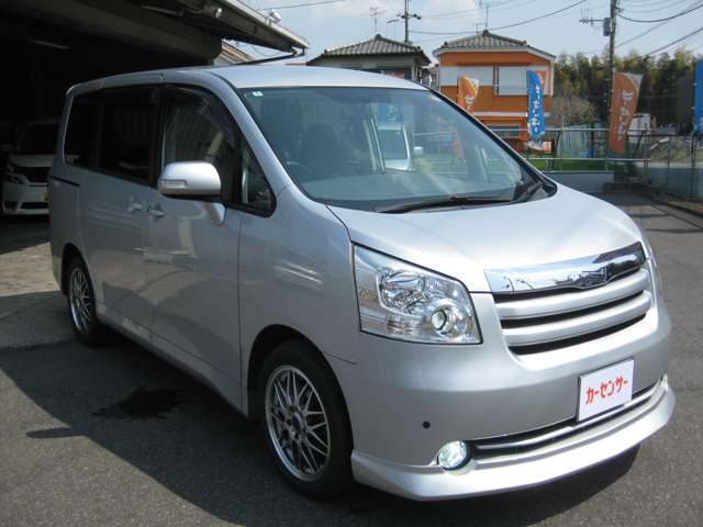 2008 Toyota Noah – thumbnail 3
