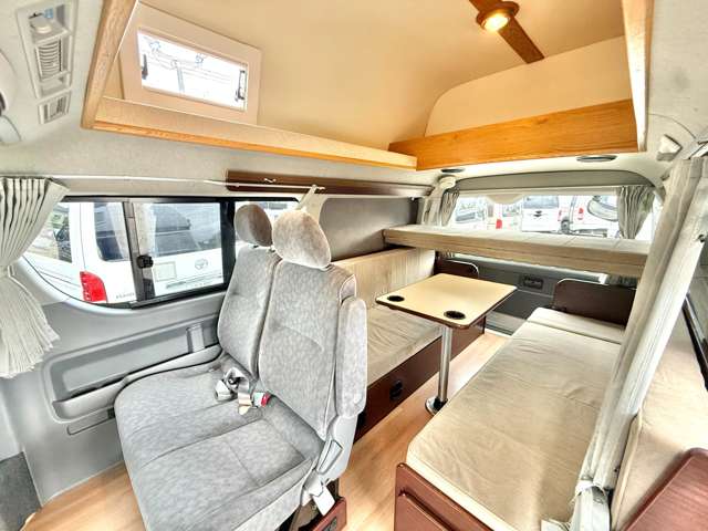 2008 Toyota Hiace – thumbnail 2